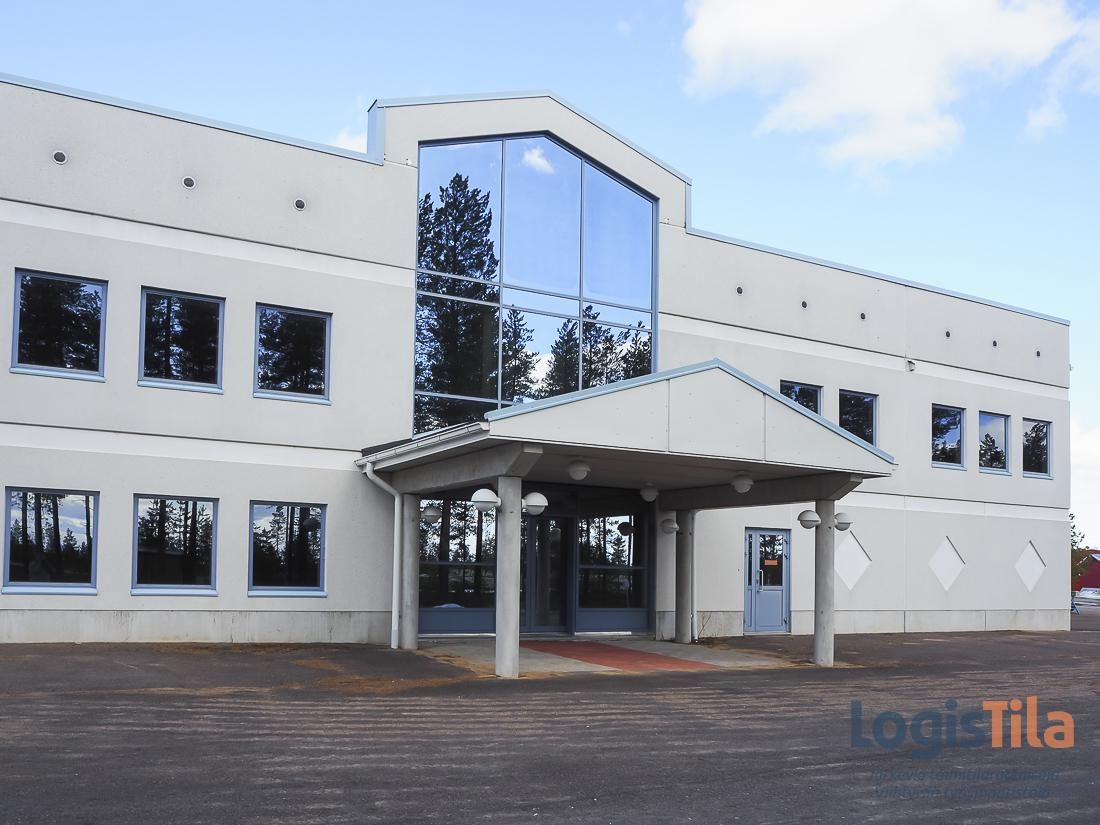 Hyväkuntoinen 1823 m² teollisuushalli Siikalatvassa