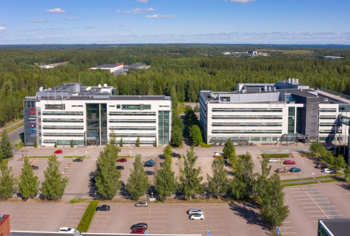 Hermia 5 ja 6 Tampereen Hervannassa vuokrattavana 2. kerroksen tilat yhteensä 1845 m2, Kiinteistössä on hyvät Business P...