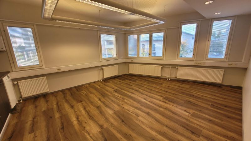 Toimistohuone / neuvotteluhuone