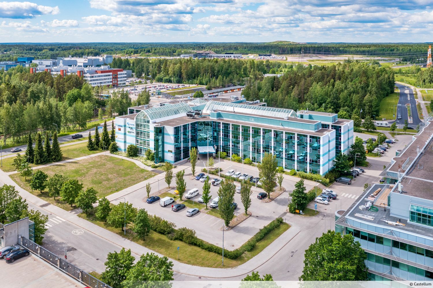 Vuokrattavana siisti 3. kerroksen toimisto Martintalossa Vantaankoskella. Tähän avaraan tilaan kuuluu erikokoisia työ- j...