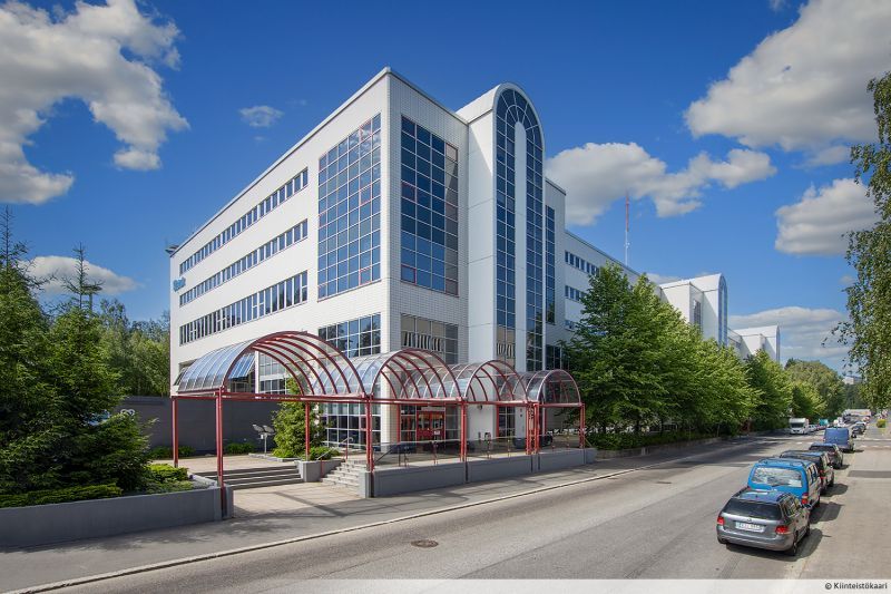 Kalustettu 10 m² toimistohuone Roihupellossa.