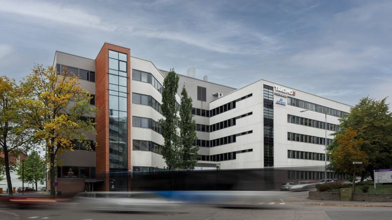 Julkisivunäkymä Valimotien suunnasta.