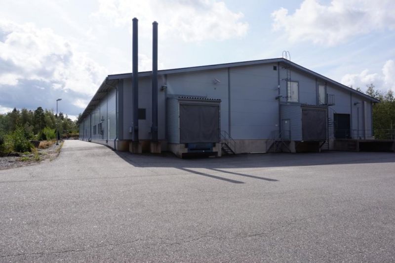 Myydään tai vuokrataan 2000-luvulla valmistunut laadukkaasti rakennettu tuotantokiinteistö. Hallissa on toiminut hautomo. Tila soveltuu muutostöin esimerkiksi elintarviketuotantoon. Rakennus on tekniseltä varustukseltaan korkeatasoinen. Pinnat ovat kauttaaltaan pestäviä ja ilmanvaihtokapasiteetti ri...