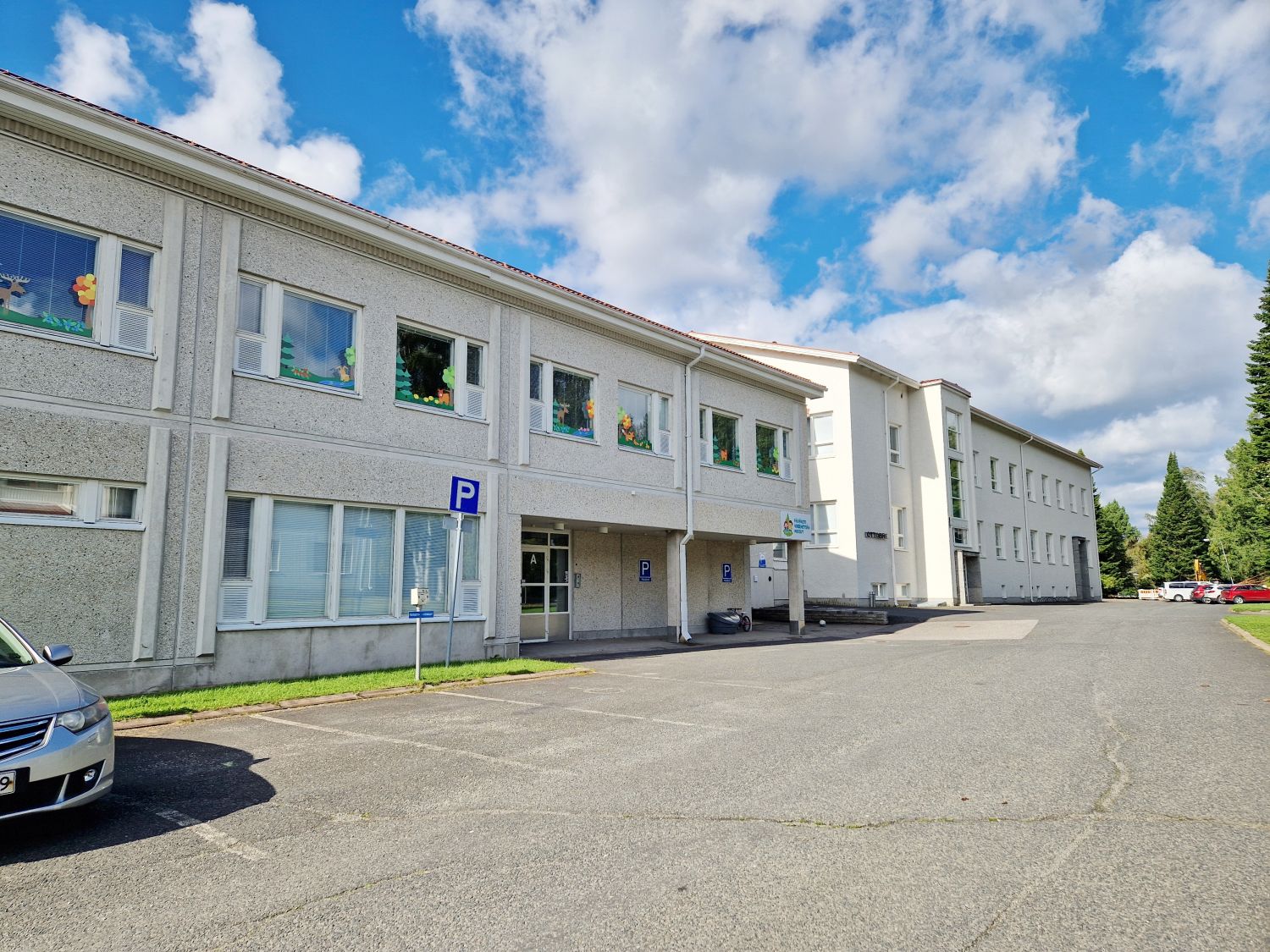 Vuokrataan useita erikokoisia tiloja (15-200 m2) Laajakaista 3:sta Rovaniemeltä. Ota yhteyttä ja kysy lisää!