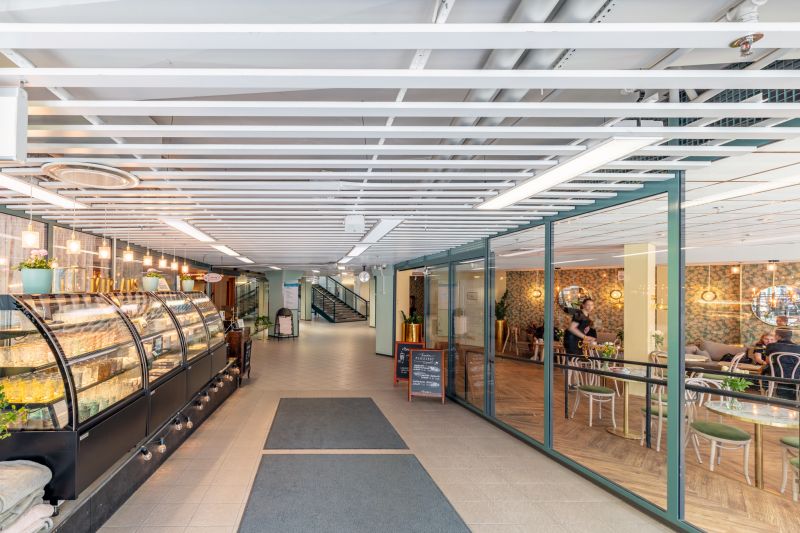 Kahvila Miriams`s Torikulman sisääntulossa Asemakadultta 