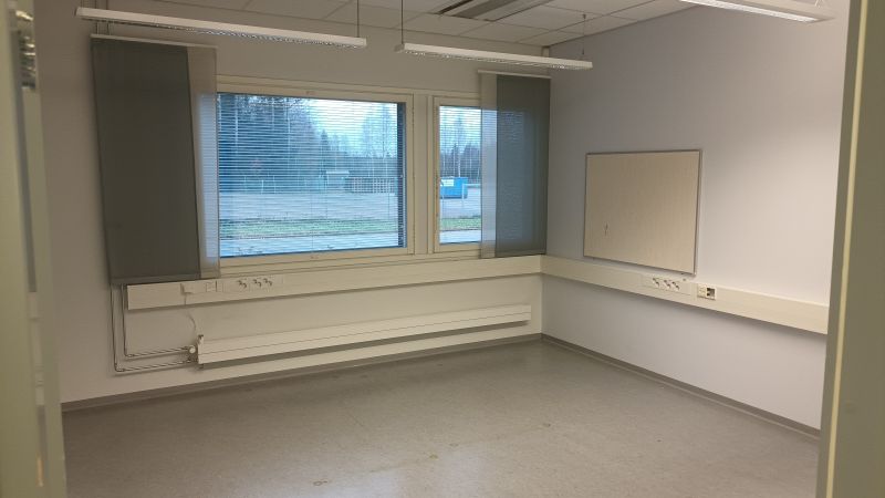 Toimisto-/neuvotteluhuone