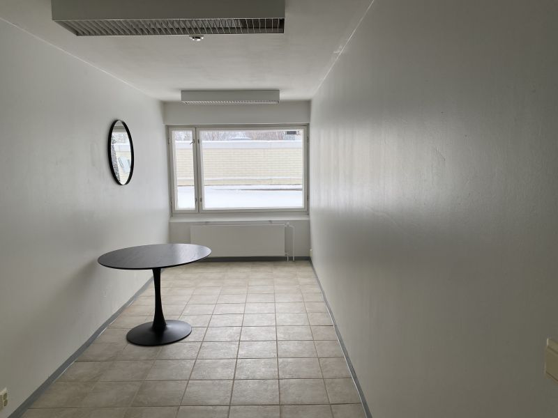 2. kerroksen toimistotila