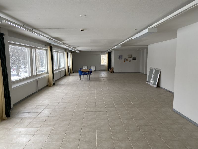 2. kerroksen toimistotila