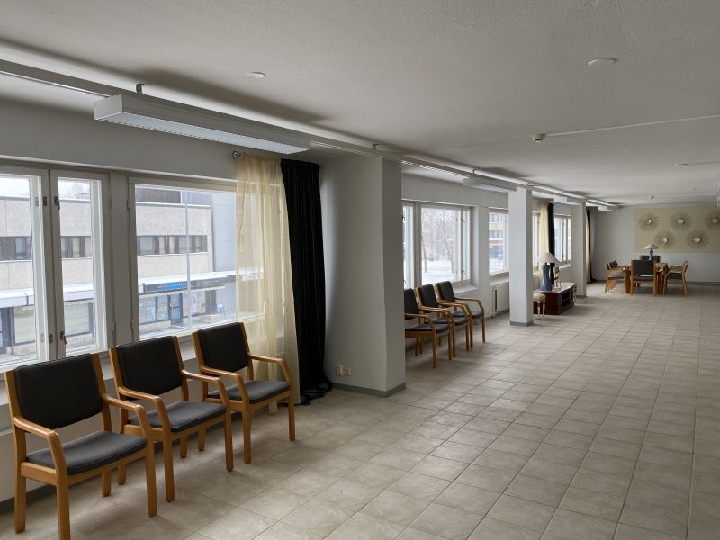 2. kerroksen toimistotila