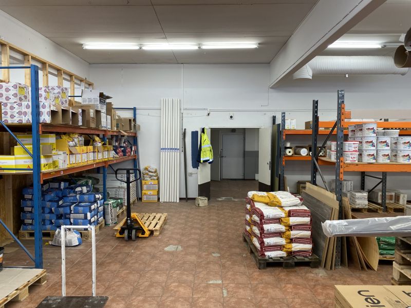 Katutason iso tila n.1200m²