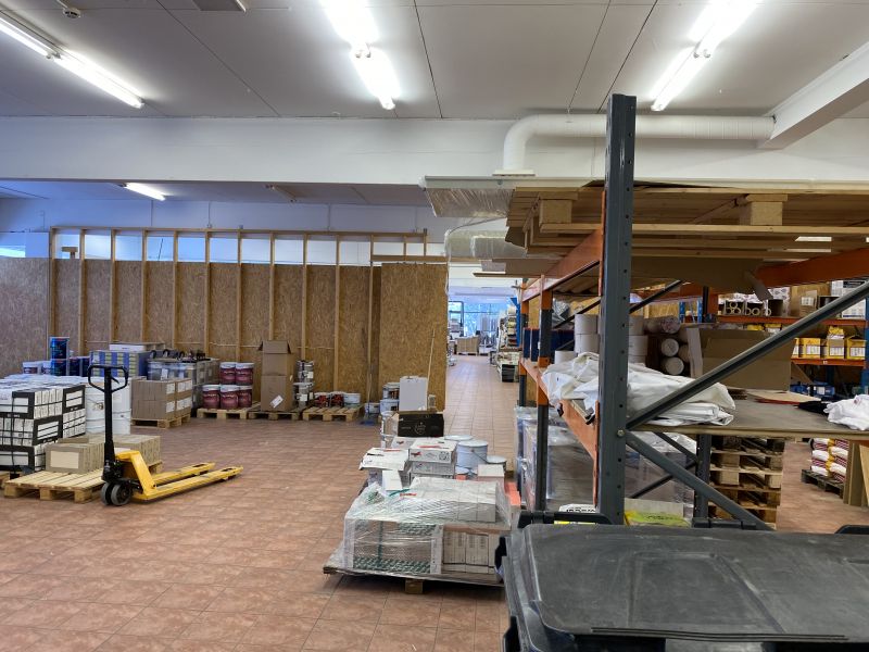 Katutason iso tila n.1200m²