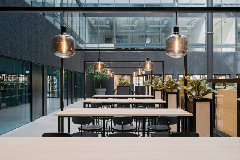 Valoisa, ylimmän kerroksen 306 m² toimistotila Helsingin Kalasatamassa. 