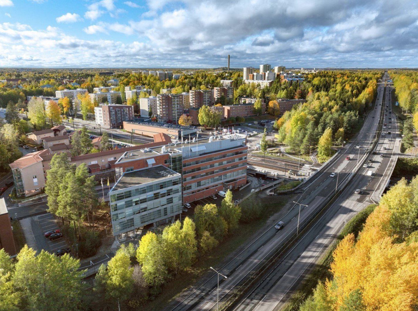 Valoisa kolmannen kerroksen toimistotila, joka muokataan uuden vuokralaisten tarpeiden mukaisesti.

Eliel Saarisen tie 2...