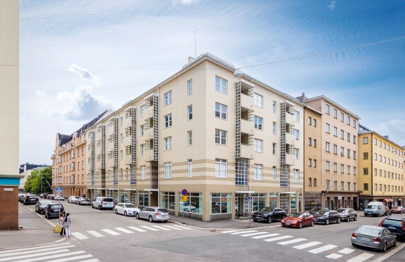 Hyväkuntoinen, juuri remontoitu katutason 55 m² liiketila/toimistotila lähellä Hietalahden toria.