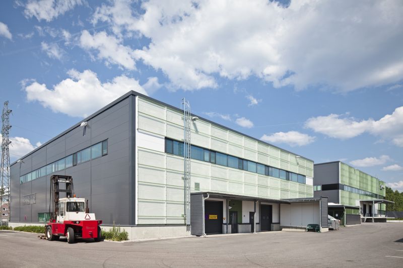 Siistikuntoinen sisään ajettava, lämmin ja valoisa varasto/tuotantotila Vantaan Koivuhaan logistiikka- ja teollisuusalue...