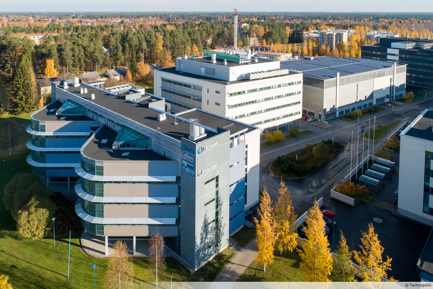 T&auml;m&auml; 3. kerroksen moderni ja avara toimistotila tarjoaa erinomaiset puitteet tehokkaaseen ja viihtyis&auml;&auml;n ty&ouml;skentelyyn! Pohjaratkaisussa yhdistyv&auml;t avotilan joustavuus ja erillisten huoneiden tarjoama rauha, joten tila sopii niin yhteisty&ouml;h&ouml;n kuin keskittymist...