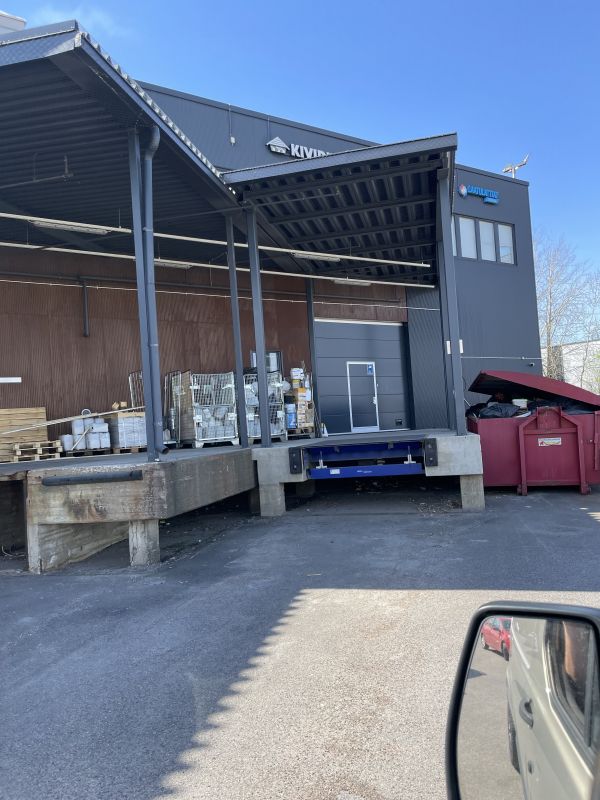 Vuokrataan Vantaan Tammistosta vapautunut varasto, tuotanto/ monitoimitila moneen käyttöön.