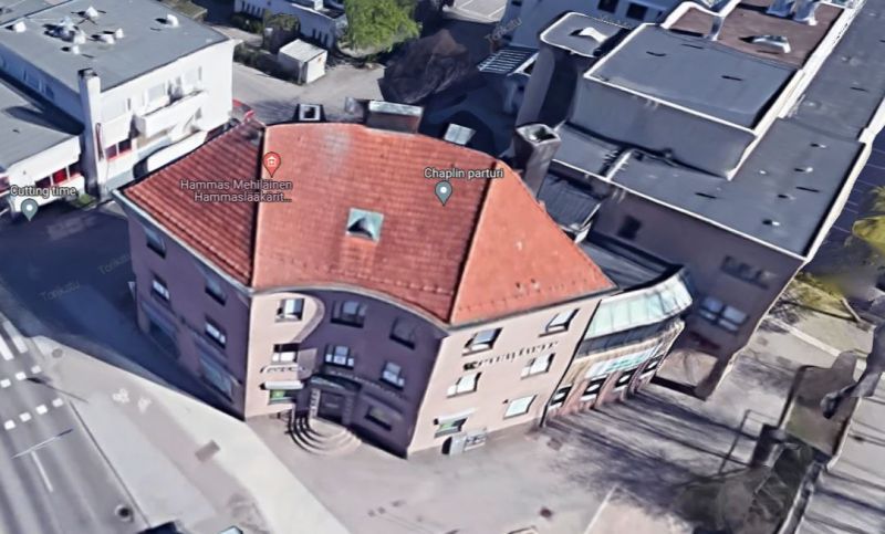 Kolmikerroksisen kulttuurihistoriallisesti merkittävän toimisto/liiketalon koko ylin krs.
Julkisivussa erittäin näkyvät ...