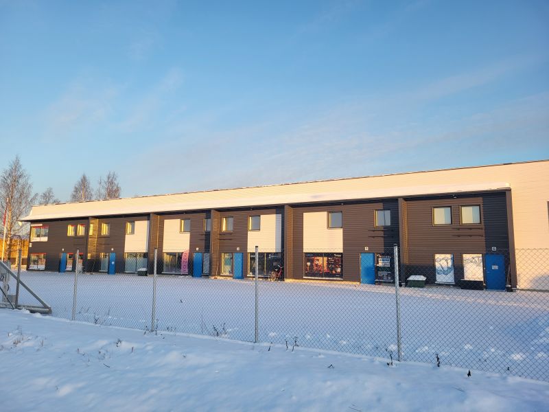 Myydään Koy Oulun Moreenitie 15 koko osakekanta. Yhtiö hallitsee vuonna 2020 valmistunutta liikerakennusta sekä Oulun kaupungin vuokratonttia.Rakennus on täyteen vuokrattu.Lämmitysmuotona on kaukolämpö ja siinä on koneellinen IV-tulo ja poisto. Sähköportillinen piha on kokonaan aidattu ja asfaltoi...