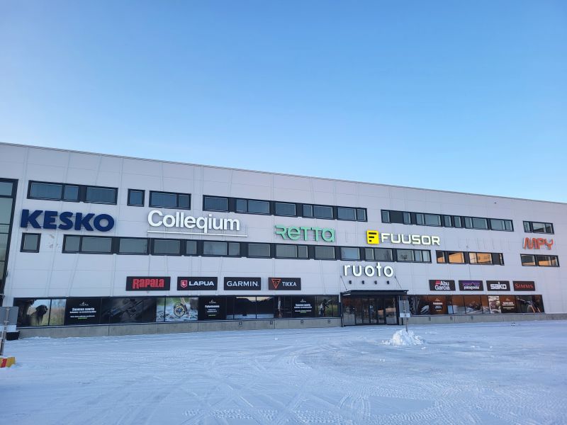 Vuokrataan loistavalla näkyvyydellä olevaa liiketilaa Limingantullista Prismaa vastapäätä Joutsensillan kupeesta!Kellaritason liiketila on kooltaan 1872m². Liiketilossa on jäähdytys ja se on pohjaltaan selkeä suorakaiteen muotoinen.