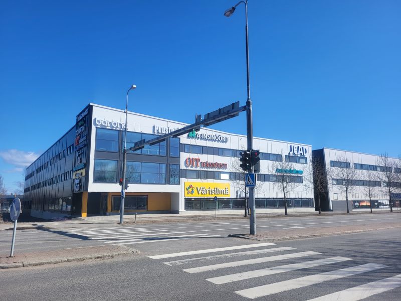 Vuokrataan loistavalla näkyvyydellä olevaa liiketilaa Limingantullista Prismaa vastapäätä Joutsensillan kupeesta!Kellaritason liiketila on kooltaan 1872m². Liiketilossa on jäähdytys ja se on pohjaltaan selkeä suorakaiteen muotoinen.