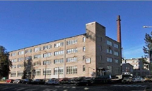 Vapautumassa oleva 2. kerroksen remontoitu ja siisti monitoimitila. Tässä toimitilassa on avotyötilaa ja toimistohuone sekä wc-tilat ja keittiö. Ohessa kuvia kiinteistön tiloista.Toimistotilat ovat muokattavissa ja remontoitavissa yrityksesi yksilöllisiin tarpeisiin. Monipuolista toimistotilaa eri...