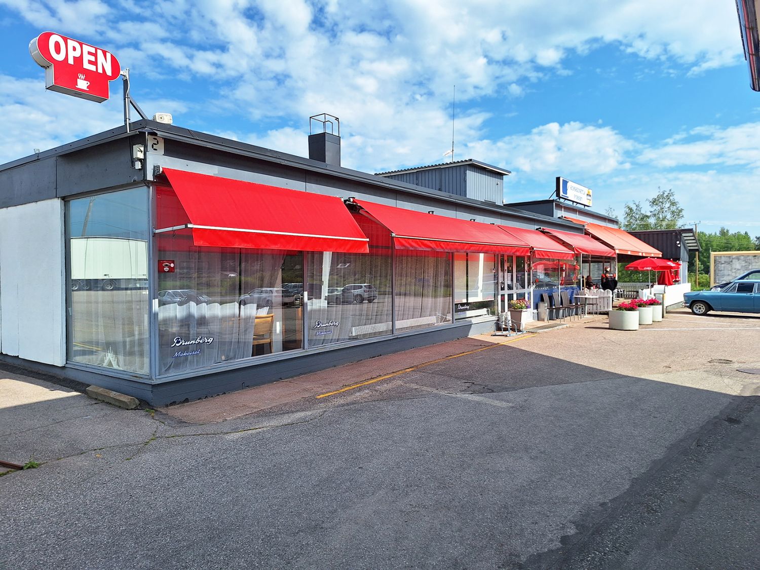 Myydään liikekiinteistö Koskenkylän tunnetulla levähdyspaikalla! Myydään tarjousten perusteella