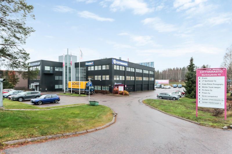 Tarjolla 134 m2 toimisto-/tuotanto-/varastotilaa Varistossa hyvien liikenneyhteyksien varrella. Kehä 3 aivan vieressä, parin minuutin ajomatkan päässä. Heti vapaana.Pihalla on parkkipaikkoja. Ota yhteyttä niin sovitaan esittely!