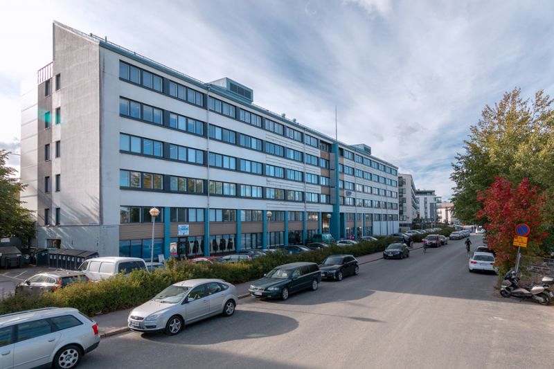 Vuokrataan merellisestä Lauttasaaresta katutason varasto/tuotantotila 126 m². Tila on tällä hetkellä osa isompaa kokonaisuutta, joka jaetaan omaksi tilakseen. 