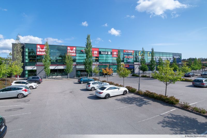 Espoon Retail Park Glomson 2.krs myymälätilaa 911m2, joka sisältää 312m2 varastotilan.Vapautuu 30.6.2024