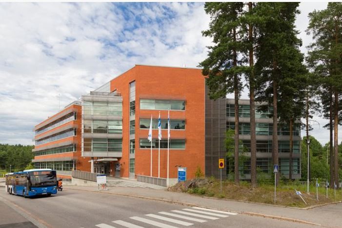 Vapaana kiinteistön 3. kerroksessa valoisa toimitila, joka on muokattavissa tulevan vuokralaisen tarpeisiin sopivaksi.  Ohessa havainnollistavia kuvia kiinteistöstä.Eliel Saarisen tie 2 on vuonna 2001 valmistunut 4-kerroksinen toimisto- ja liikerakennus, joka sijaitsee Pohjois-Haagassa. Kiinteistö...