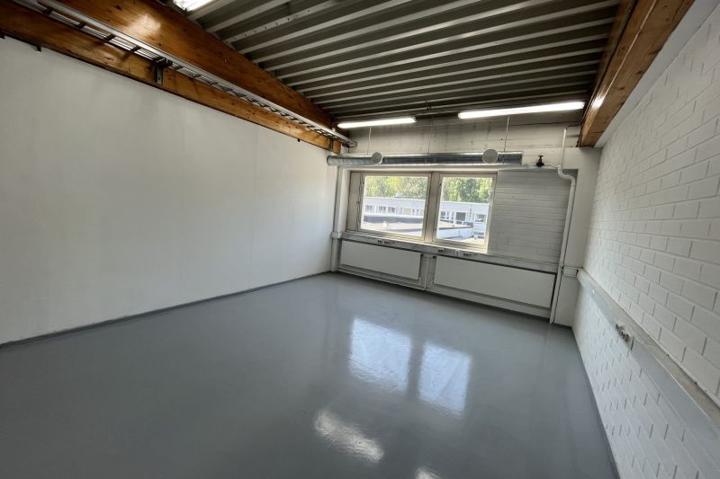 Siisti 27 m² työtila taiteilijalle Roihupellossa.