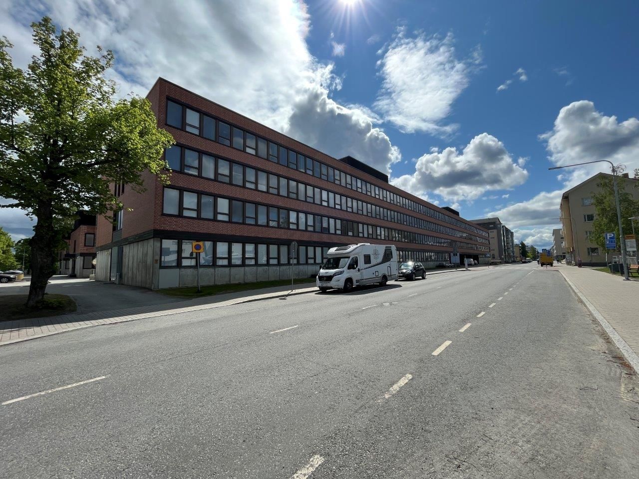 Vuokrataan nykyaikaista, siistiä ja monipuolista toimistotilaa Joensuun Pielisjoen maisemista!