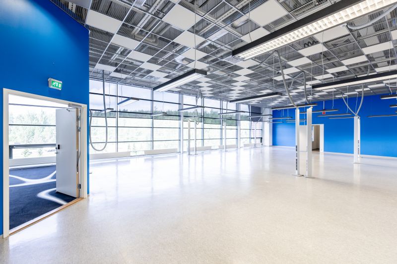 Avara tila josta näkymät Leväsentielle