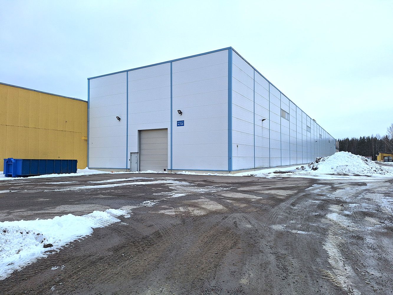 Vuokrattavana korkea teollisuus- ja varastohalli Nurmijärvellä! Kuukausivuokra: 6 €/m²/kk + alv