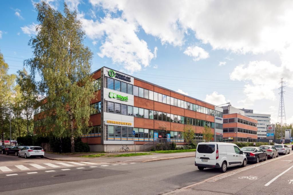 Vuokrataan 178,7 m2 toimistotila. Valoisa tila, suuret ikkunat. Kiinteistössä lounasravintola, neuvottelutiloja, kuntosali ja parkkipaikkoja pihalla. Hyvät yhteydet, esim Käpylän lähijuna-asema 700 m. Autopaikkoja vuokrataan pihalta.Kysy mika.tilli@rhg.fi 0407013005