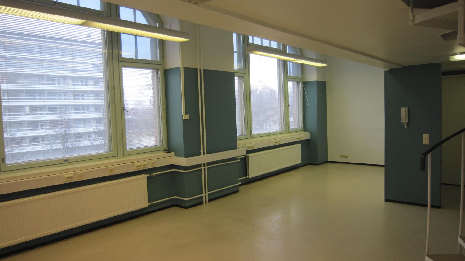 Näyttävä Klingendahlin 2. kerroksen toimistotila. Toimistotila, keittiö, WC ja suihku. Lisäksi parvi noin 20 neliötä, jonne kierreportaat. Kokonaispinta-ala 48 neliötä + parvi.Korkeat huoneet ja ikkunat. Jäähdytys.