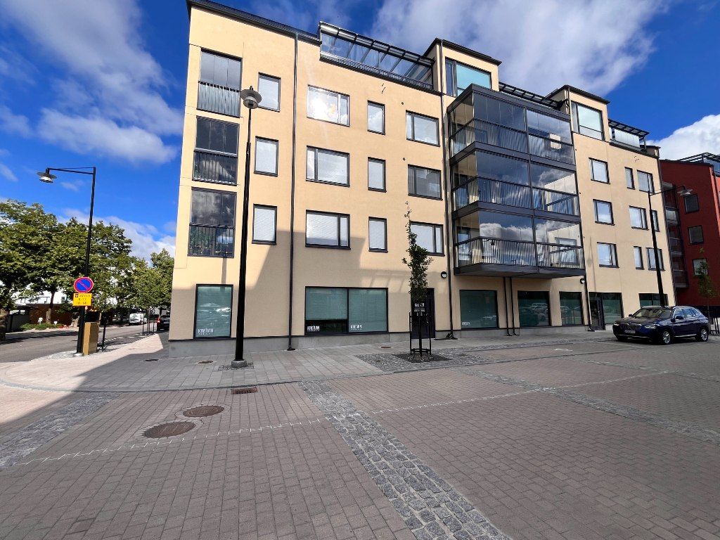 Uusi liikehuoneisto Naantalin keskustasta