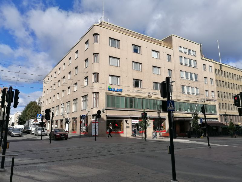 Tampereella osoitteessa Hämeenkatu 26 sijaitsee viisikerroksinen toimisto- ja liiketalo, jonka on suunnitellut arkkitehti Birger Federley vuonna 1914. 
