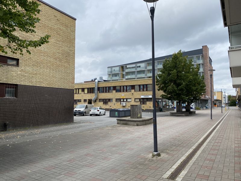 Julkisivu Kauppakadulta