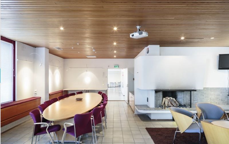 sauna- ja kokoustilaa