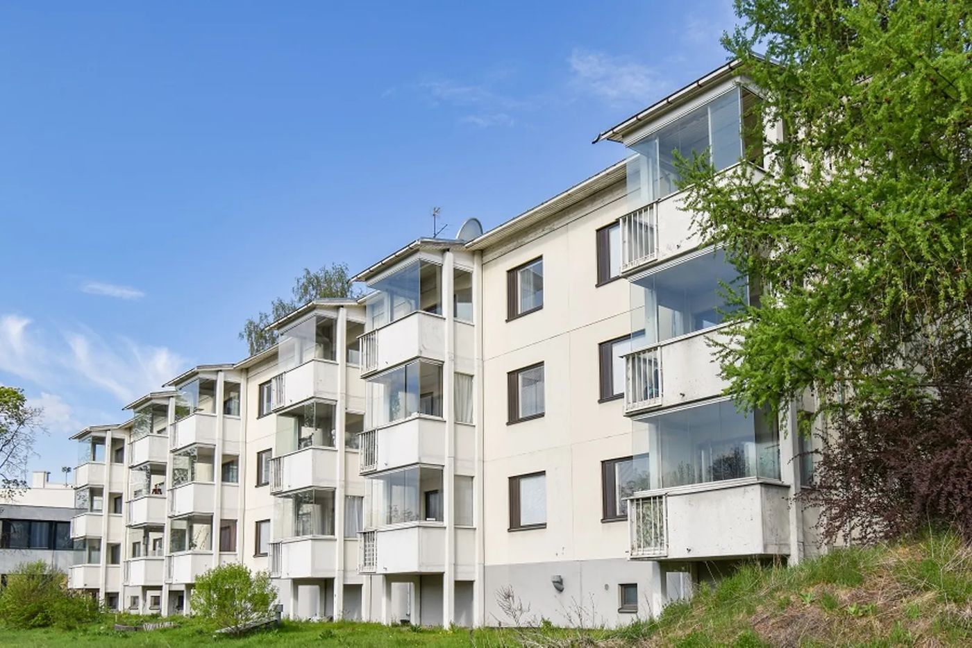 Puutarhurinkatu 3 on asuinkiinteistö, jonka kivijalassa on vuokrattavaa liiketilaa. Se sijaitsee hyvällä paikalla Lappeenrannassa, aivan rautatieaseman vieressä ja kävelymatkan päässä keskustasta.Lisätiedot ja kohde-esittelyt 020 7290 710, lisää kohteita premises.fiKohteella ei ole lain edellytt...