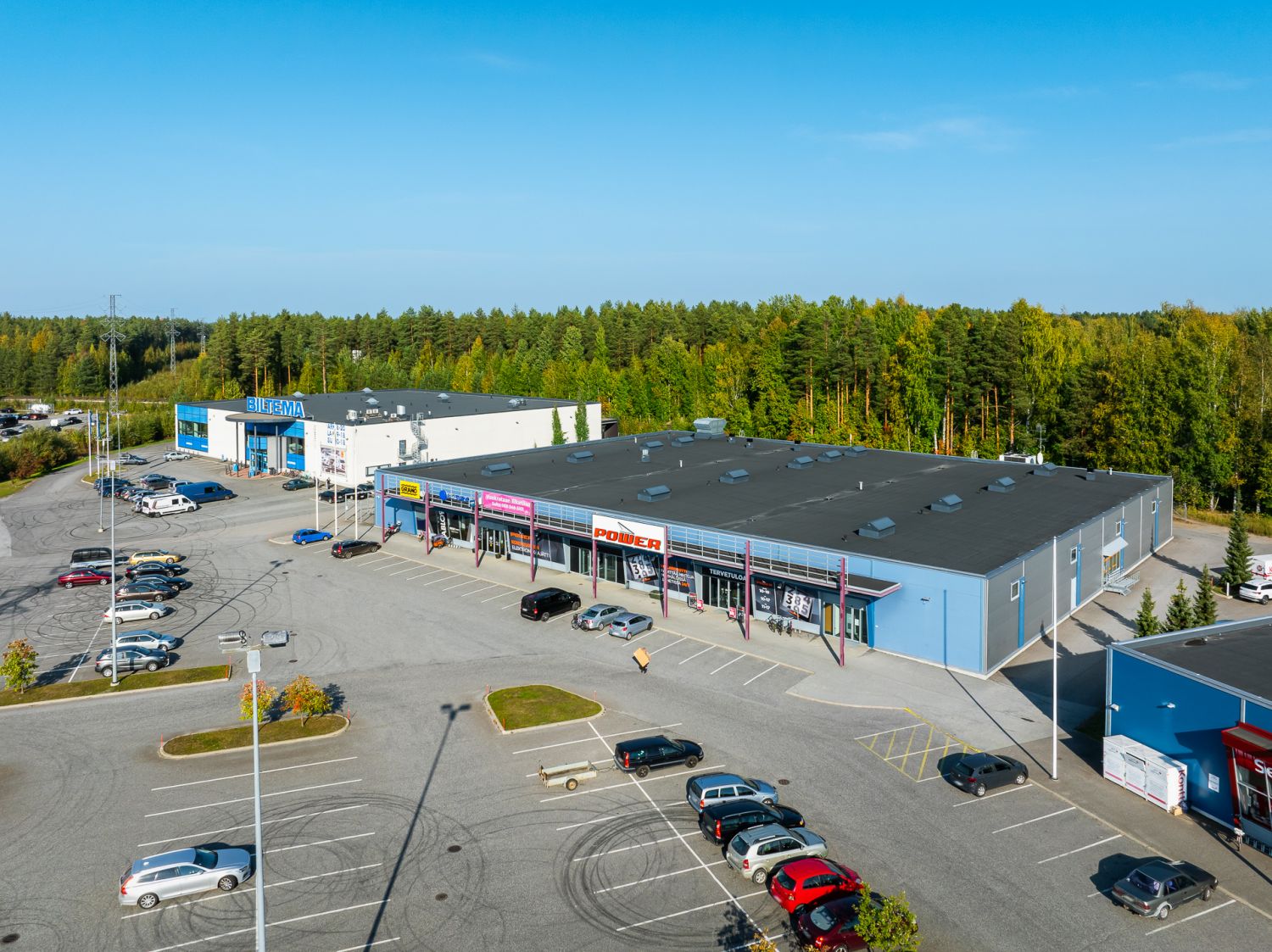 Vuokraamme 257 m²:ä tai jopa 624 m²:ä modernia ja avaraa liiketilaa Joensuun Käpykankaalta, Voimatie 12:sta. Viereisissä kiinteistöissä toimivat Prisma, Gigantti, Biltema ja Laakkonen. Seinänaapuri...