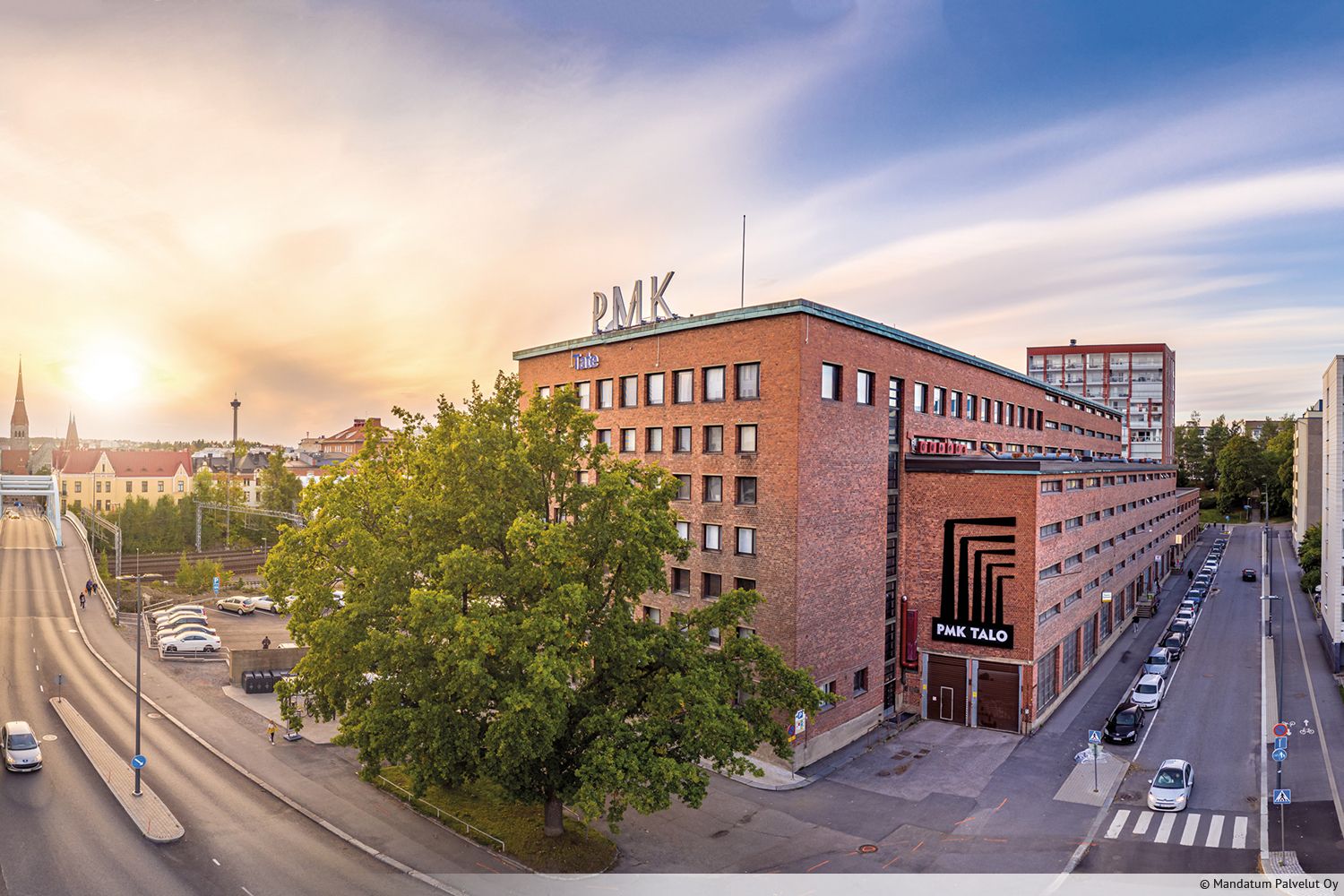 Kellarissa ja kolmannessa kerroksessa on vuokrattavissa erikokoisia varastotiloja. Tiloihin on lastauslaituri-/tavarahissiyhteys.&nbsp;PMK- talo sijaitsee Tampereen ytimess&auml;, Tammelan alueella. Kyseess&auml; on historiallisesti arvokas kiinteist&ouml;, joka kantaa mukanaan Tampereen tekstiilite...