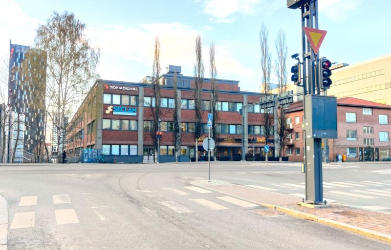 MYYDÄÄN HYVÄTASOISTA TOIMITILAA, VUOKRATTU PÄÄOSIN PITKÄLLÄ VUOKRASOPIMUKSELLA.