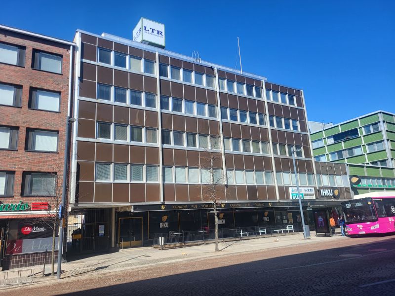 Vuokrataan ydinkeskustasta toimisto- ja liikerakennuksesta hyvätasoinen toimistohuoneisto.
Neljännen kerroksen huoneisto...