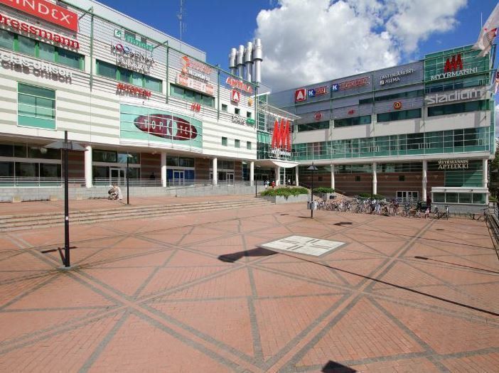 Vuokrattavana toisen kerroksen siistiä liiketilaa.