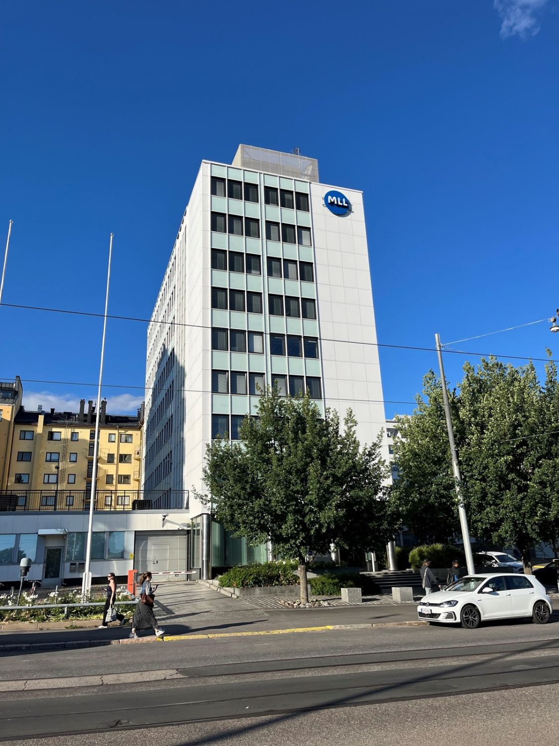 MLL:n talosta ylimmät 8. krs 279 m²  ja 9. krs 279 m² hyväkuntoiset toimistotilat upeilla näkymillä aina Töölönlahdelle asti.Mahdollisuus vuokrata molemmat kerrokset, jolloin vuokralaisen käytettävissä yhteensä 558 m² !Hyväkuntoiset toimistotilat, joihin käynti suoraan hissillä.Talossa pääsisään...