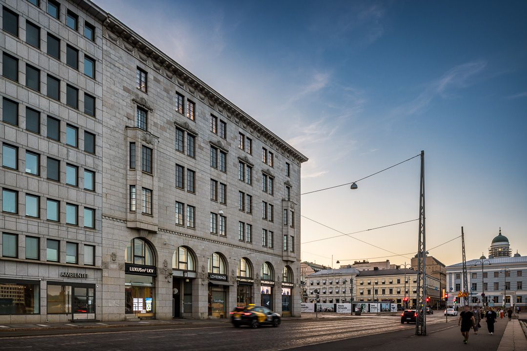 Etelärannan puoleinen julkisivu