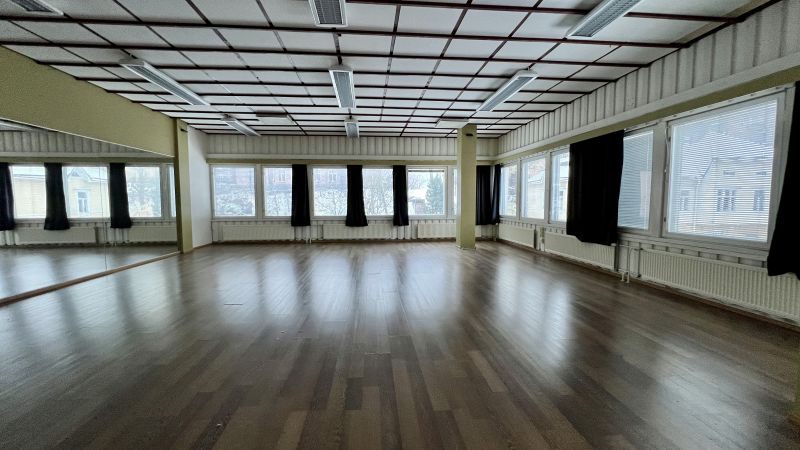 Vuokrataan siistiä toimitilaa Turun keskustasta lähellä rautatieasemaa ja linja-autoasemaa. Tila soveltuu esim. harrastus/liikuntatilaksi. Pysäköintipaikkoja vuokrattavissa. 